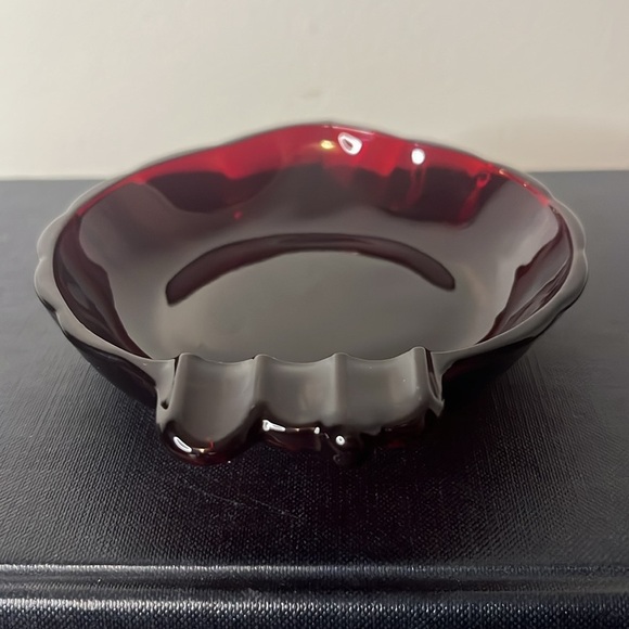 Vintage Leaf Shape Glass Ashtray by Anchor Hocking in Royal Ruby Red - Picture 4 of 9